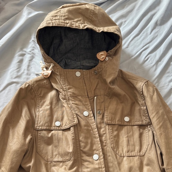 Levi’s Women's Tan Hooded Rain Jacket - Picture 9 of 10